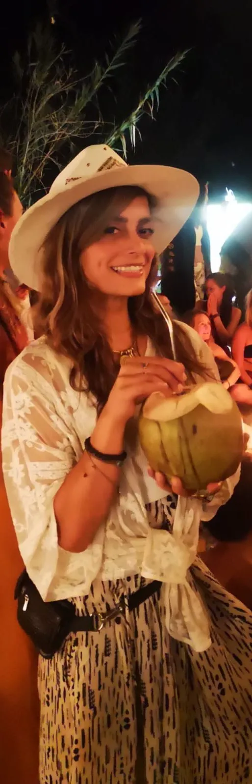 Karina en una experiencia consciente de AKNAIA